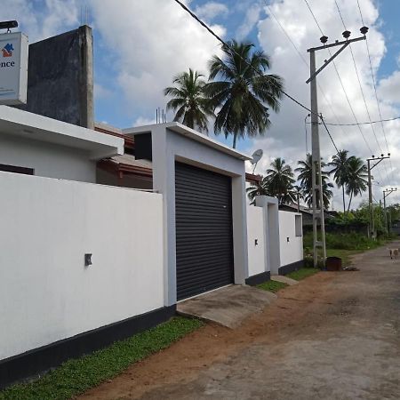 Queens Airport Residence Negombo Kültér fotó
